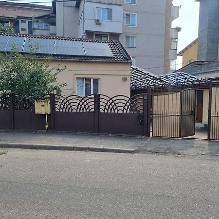 Отель La Bebe 1 Bed Хунедоара Экстерьер фото