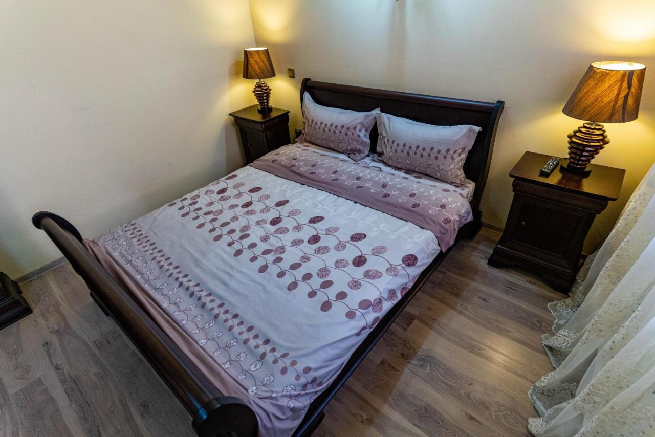 Отель La Bebe 1 Bed Хунедоара Экстерьер фото