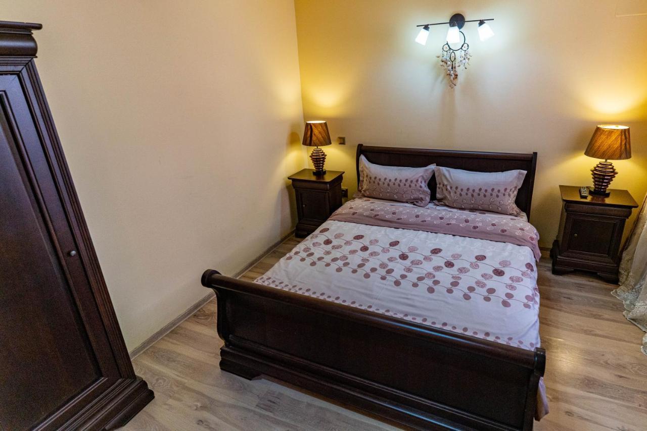 Отель La Bebe 1 Bed Хунедоара Экстерьер фото