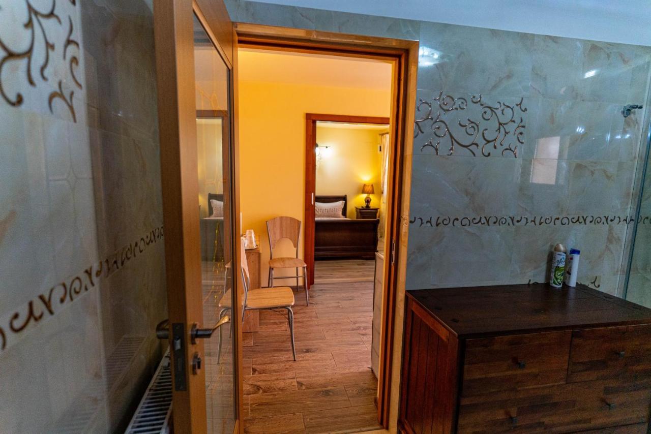 Отель La Bebe 1 Bed Хунедоара Экстерьер фото