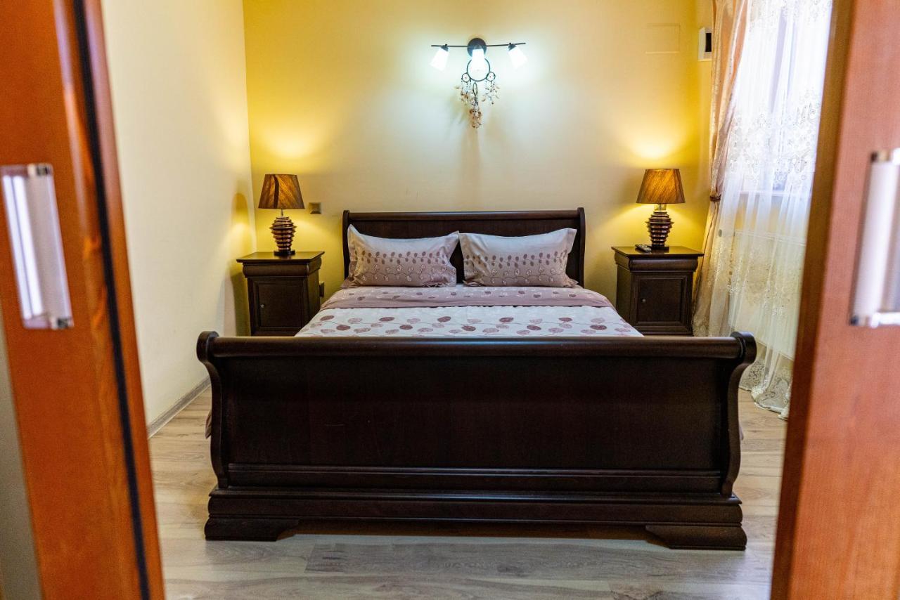 Отель La Bebe 1 Bed Хунедоара Экстерьер фото