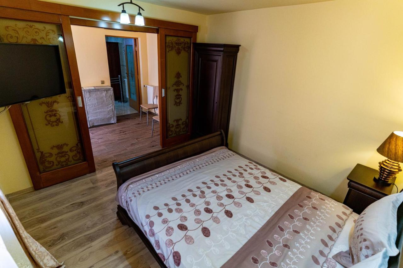 Отель La Bebe 1 Bed Хунедоара Экстерьер фото
