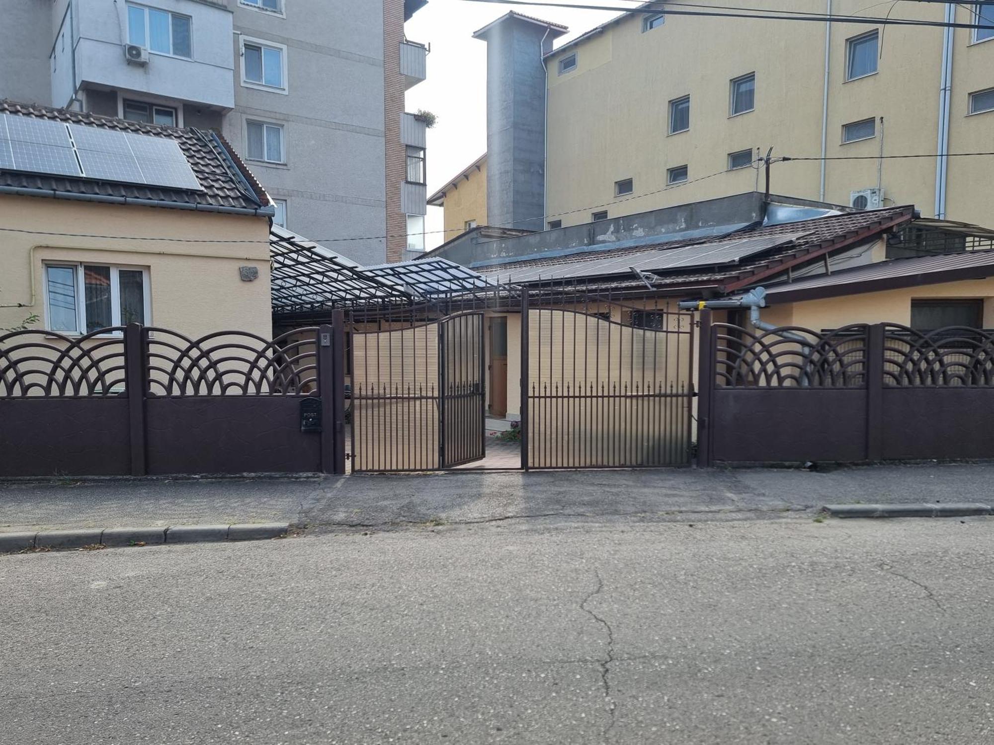 Отель La Bebe 1 Bed Хунедоара Экстерьер фото